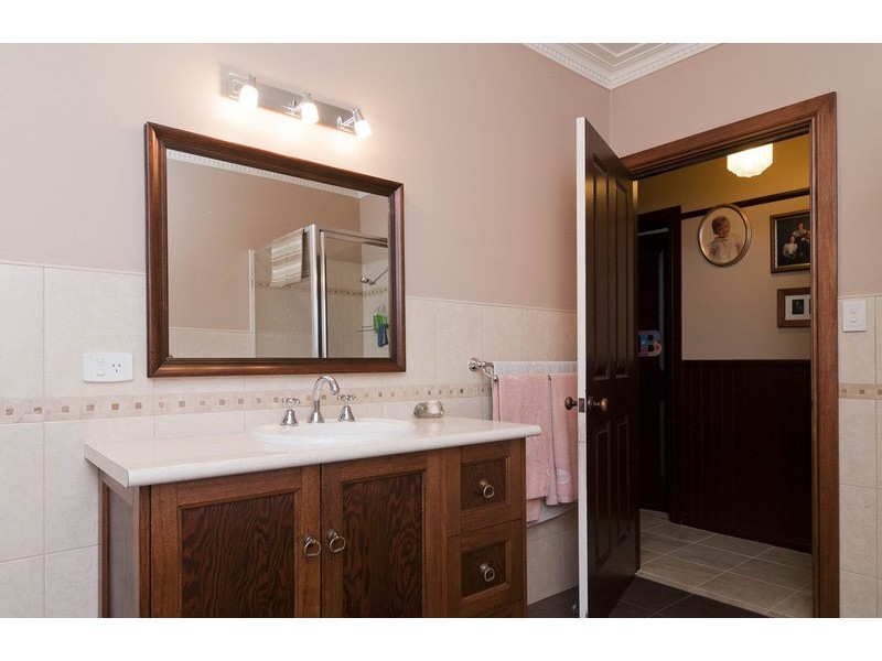 38 Beaufort Road, Croydon VIC 3136