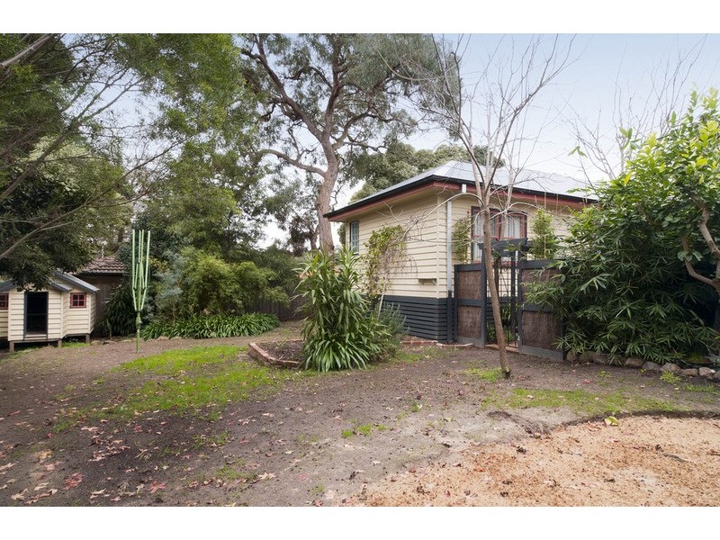 38 Beaufort Road, Croydon VIC 3136
