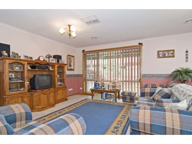 10 Briar Rose Walk, Croydon VIC 3136