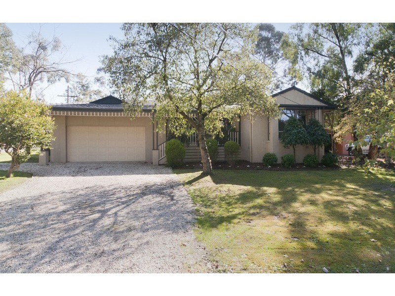 11 Cheeseman Street, Croydon VIC 3136