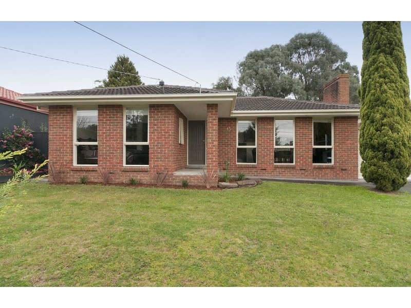 13 Crossman Drive, Croydon Hills VIC 3136