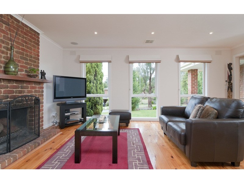13 Crossman Drive, Croydon Hills VIC 3136