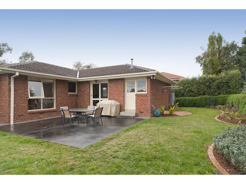 13 Crossman Drive, Croydon Hills VIC 3136