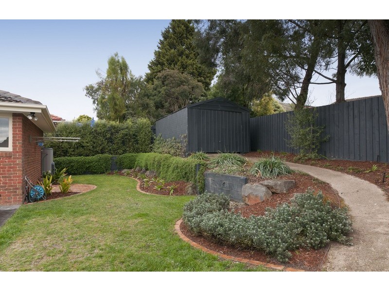13 Crossman Drive, Croydon Hills VIC 3136