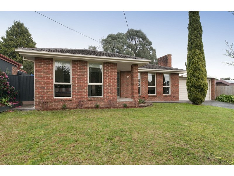 13 Crossman Drive, Croydon Hills VIC 3136