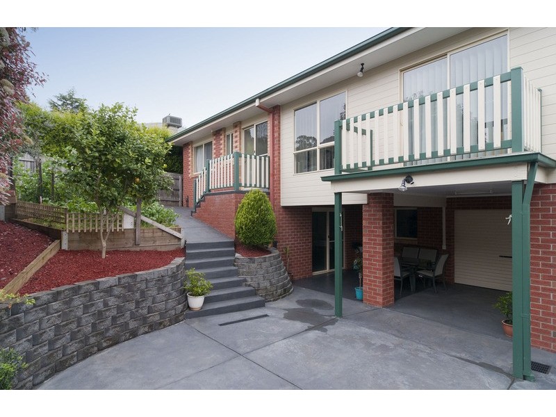 1 Batterbee Drive, Mooroolbark VIC 3138