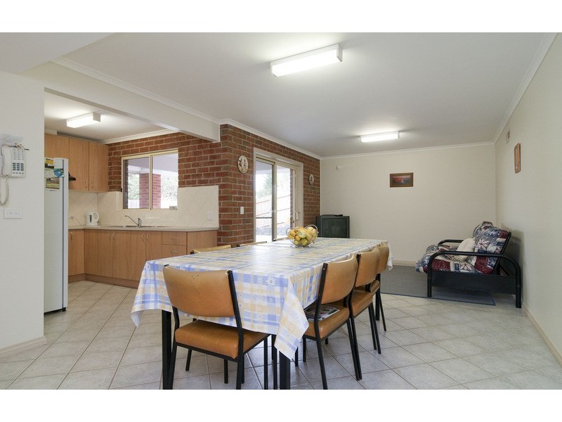 1 Batterbee Drive, Mooroolbark VIC 3138