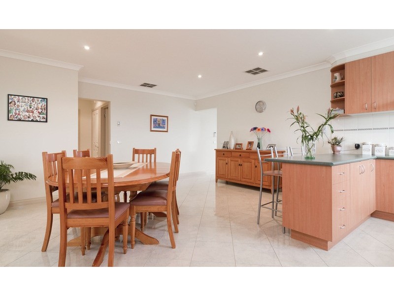 1 Batterbee Drive, Mooroolbark VIC 3138