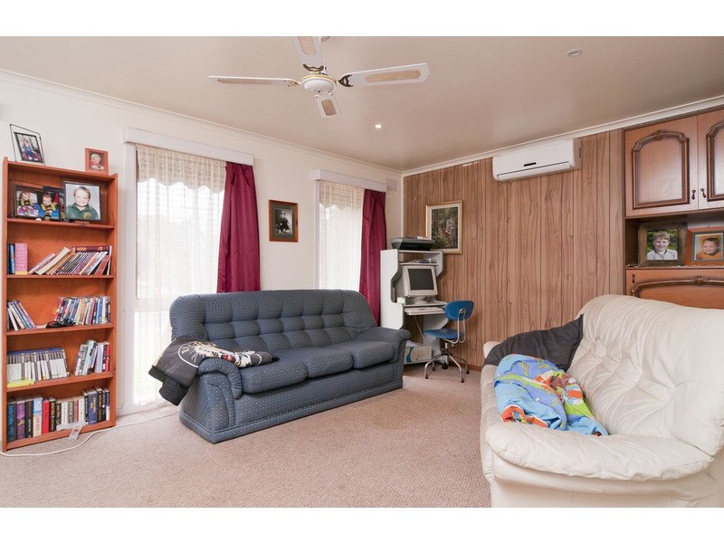 24 Belinda Close, Kilsyth VIC 3137