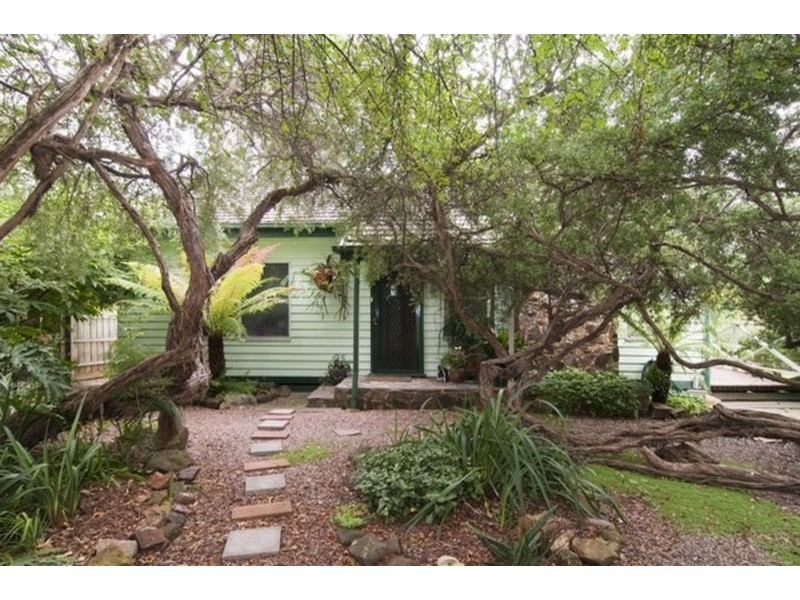 9 Lincoln Road, Croydon VIC 3136