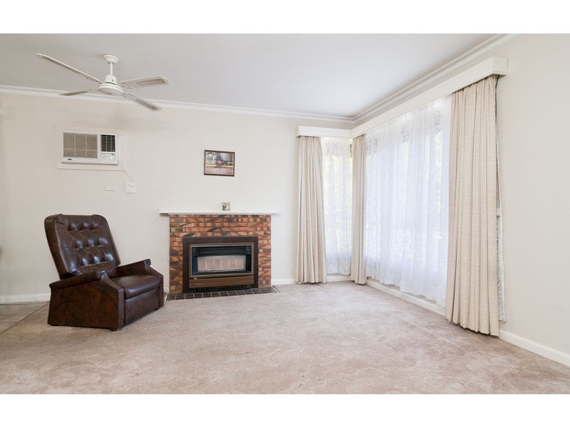 8 Mandowie Crescent, Croydon VIC 3136