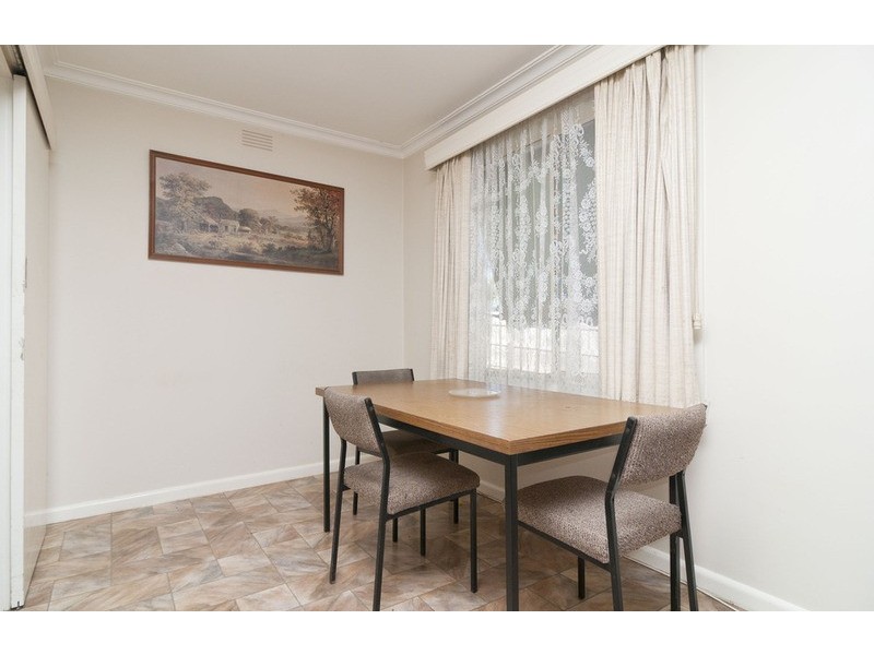 8 Mandowie Crescent, Croydon VIC 3136