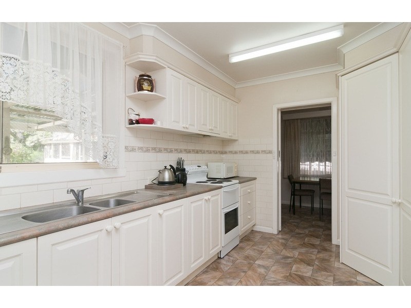 8 Mandowie Crescent, Croydon VIC 3136