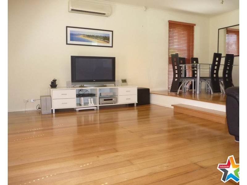 2 Moana Drive, Mooroolbark VIC 3138