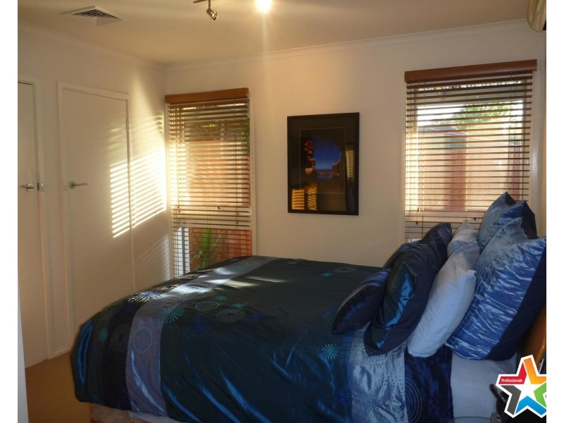 2 Moana Drive, Mooroolbark VIC 3138
