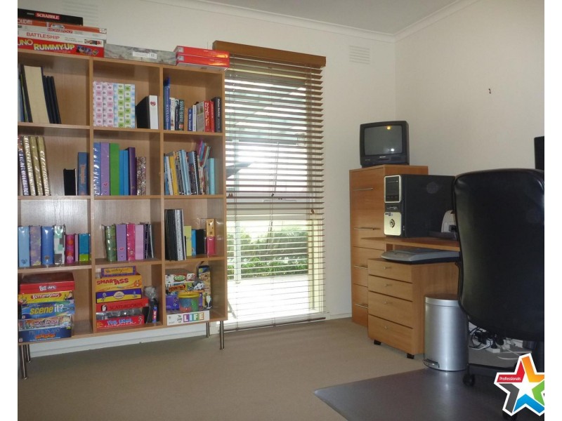 2 Moana Drive, Mooroolbark VIC 3138
