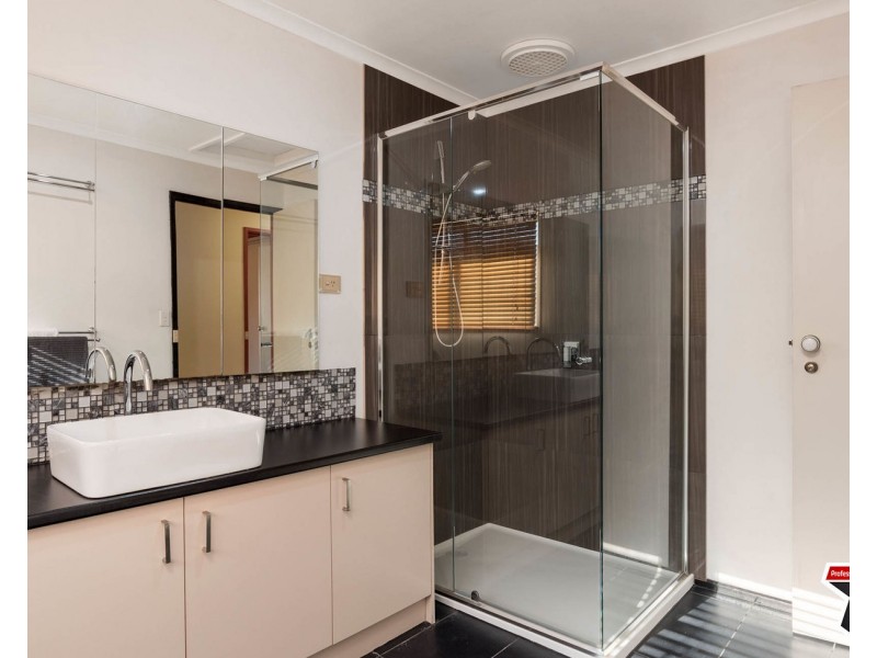 81 Blackburn Road, Mooroolbark VIC 3138