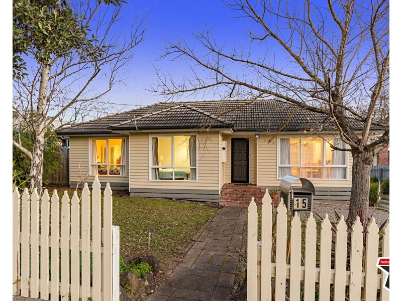 15 Kalimna Street, Mooroolbark VIC 3138