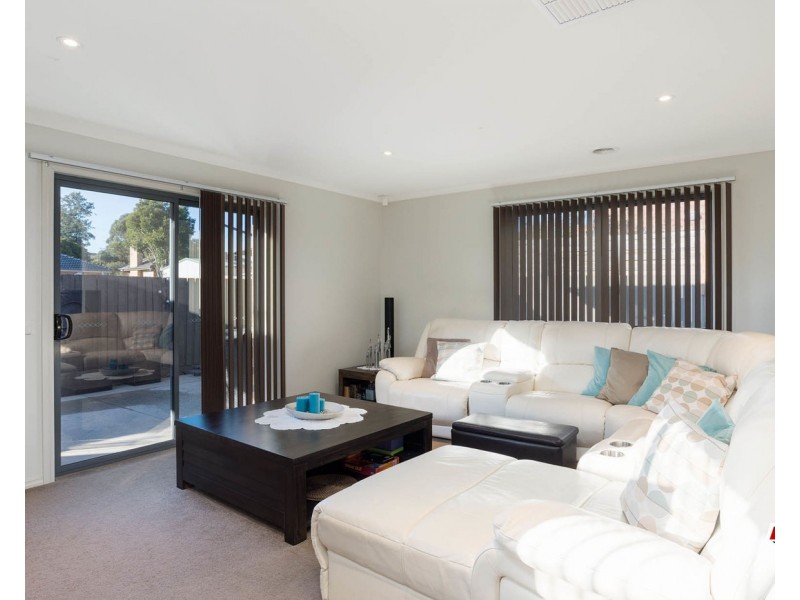 5a Kathy Court, Mooroolbark VIC 3138