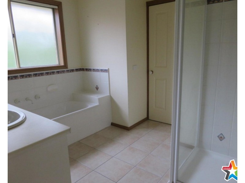 1/10 Felix Grove, Mooroolbark VIC 3138