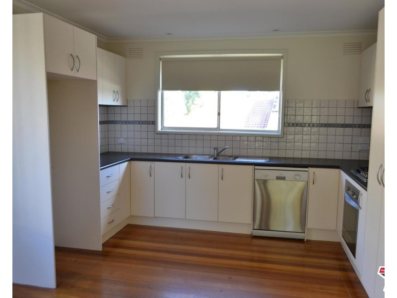 52 Cambridge Road, Mooroolbark VIC 3138