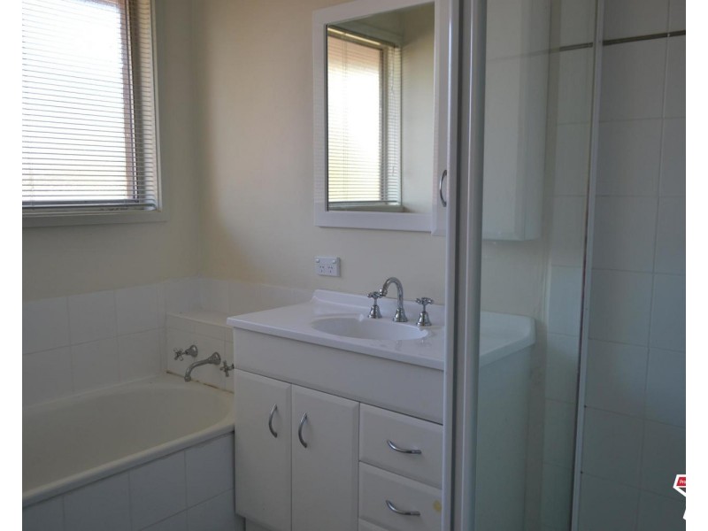 52 Cambridge Road, Mooroolbark VIC 3138