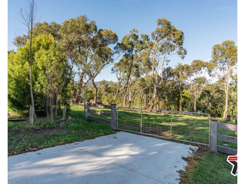 64 Valley Park Drive, Mooroolbark VIC 3138