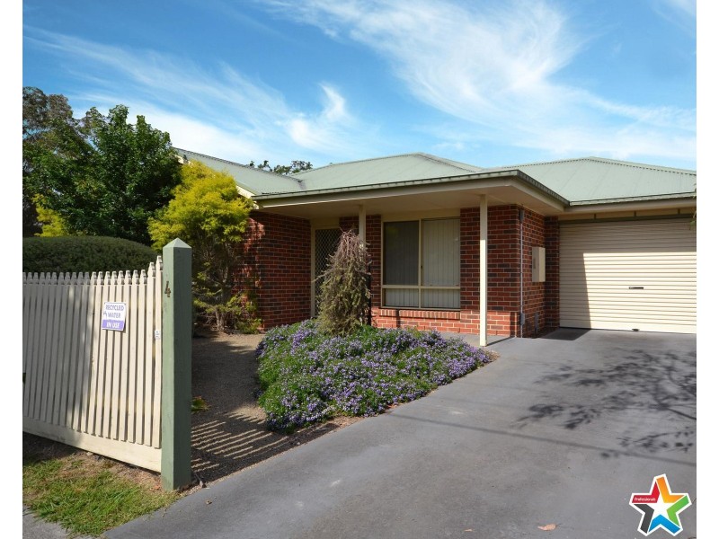 4 Morelle Court, Mooroolbark VIC 3138