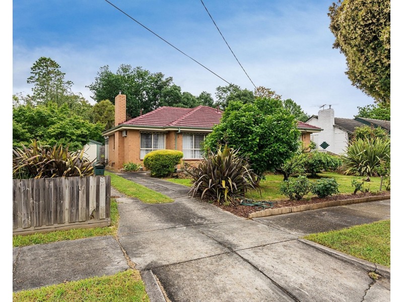 8 Ricky Court, Mooroolbark VIC 3138