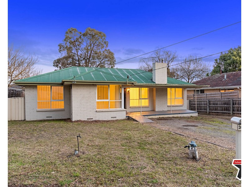 30 Cambridge Road, Mooroolbark VIC 3138