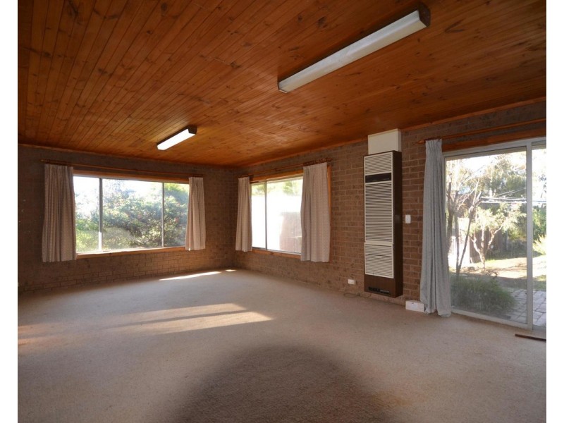 61 Diane Crescent, Croydon VIC 3136