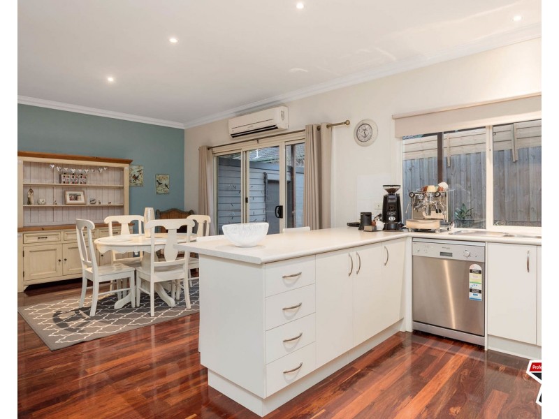 2/20 Liverpool Road, Kilsyth VIC 3137