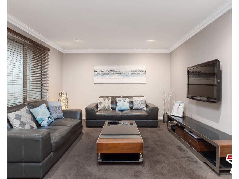 2/14 Russell Avenue, Mooroolbark VIC 3138