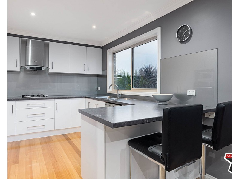 2/14 Russell Avenue, Mooroolbark VIC 3138