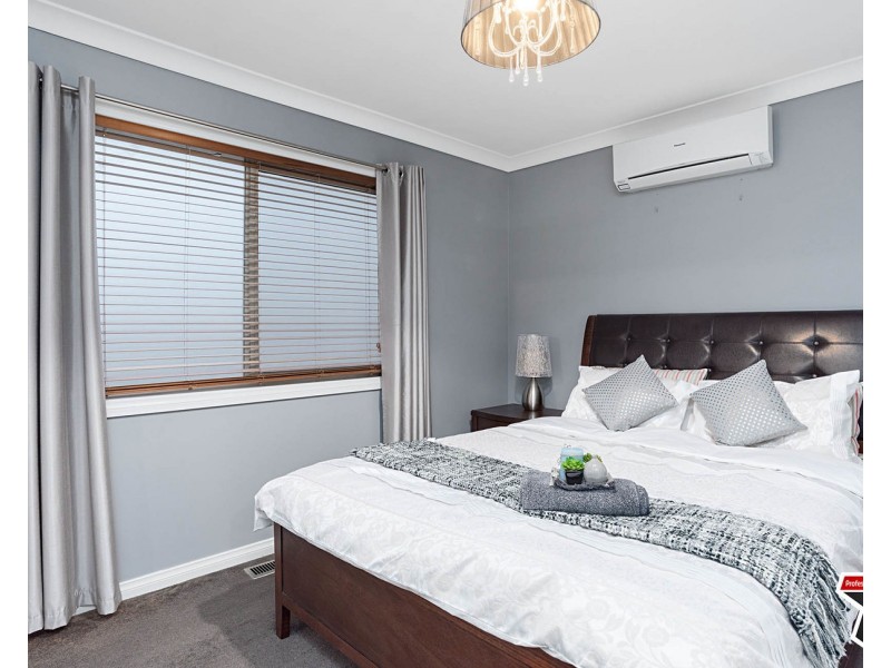 2/14 Russell Avenue, Mooroolbark VIC 3138