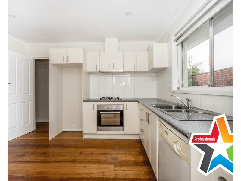 15 Croydondale Drive, Mooroolbark VIC 3138
