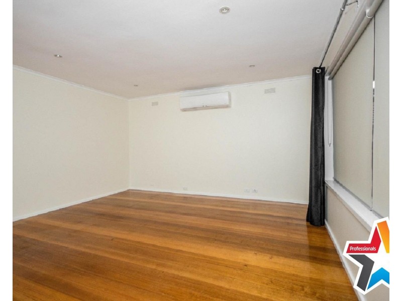 15 Croydondale Drive, Mooroolbark VIC 3138