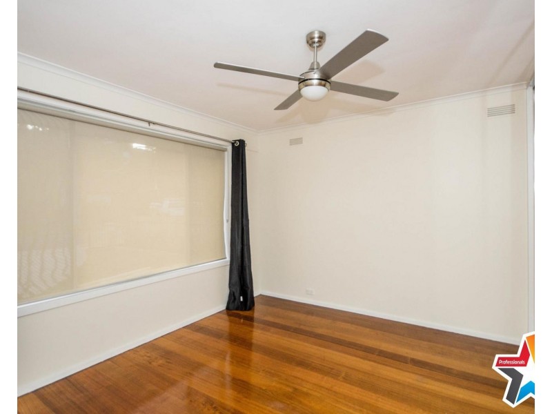 15 Croydondale Drive, Mooroolbark VIC 3138