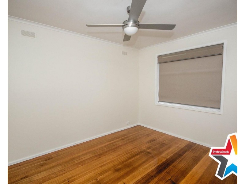 15 Croydondale Drive, Mooroolbark VIC 3138