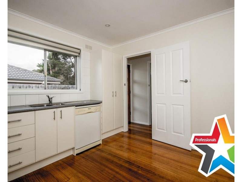 15 Croydondale Drive, Mooroolbark VIC 3138