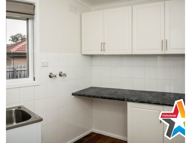 15 Croydondale Drive, Mooroolbark VIC 3138