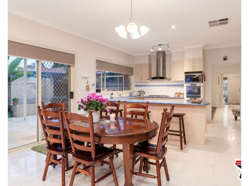 16 Nickson Close, Bayswater North VIC 3153