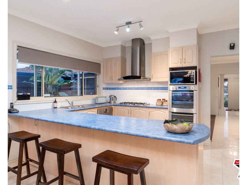 16 Nickson Close, Bayswater North VIC 3153