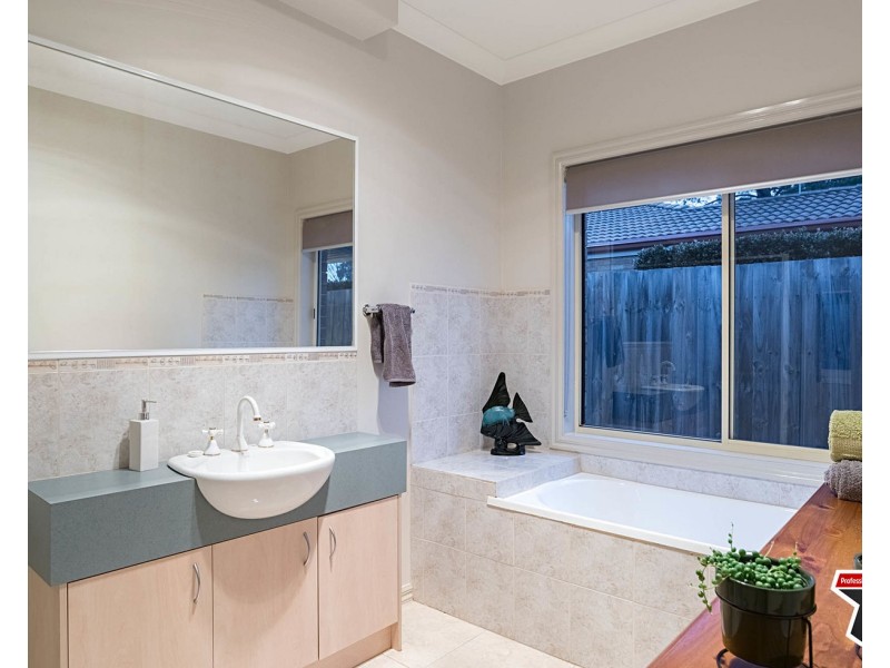 16 Nickson Close, Bayswater North VIC 3153