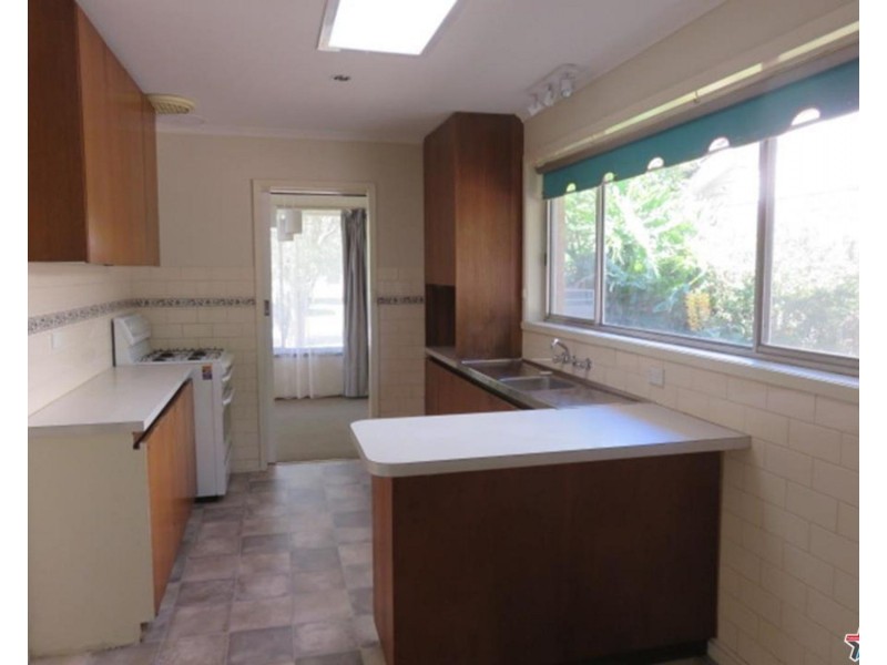 12 Dunrossil Drive, Kilsyth VIC 3137