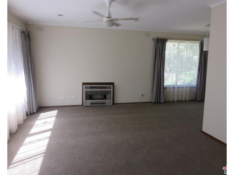 12 Dunrossil Drive, Kilsyth VIC 3137