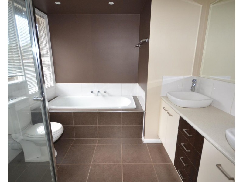 4 Old Mill Place, Chirnside Park VIC 3116