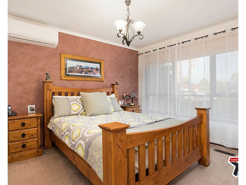 102 Hayrick Lane, Mooroolbark VIC 3138