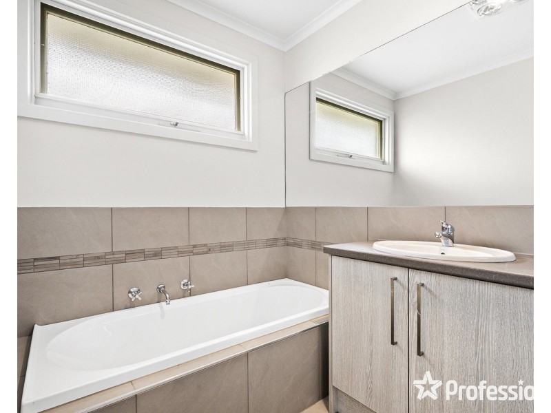 36 Pembroke Road, Mooroolbark VIC 3138
