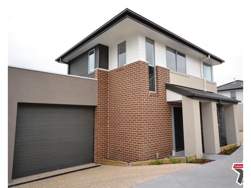 4 Prestige Close, Mooroolbark VIC 3138